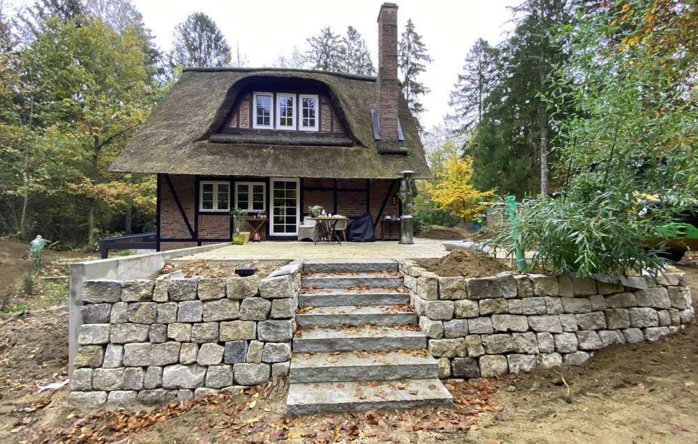 MITTELHOLSTEIN: PRIVATGARTEN